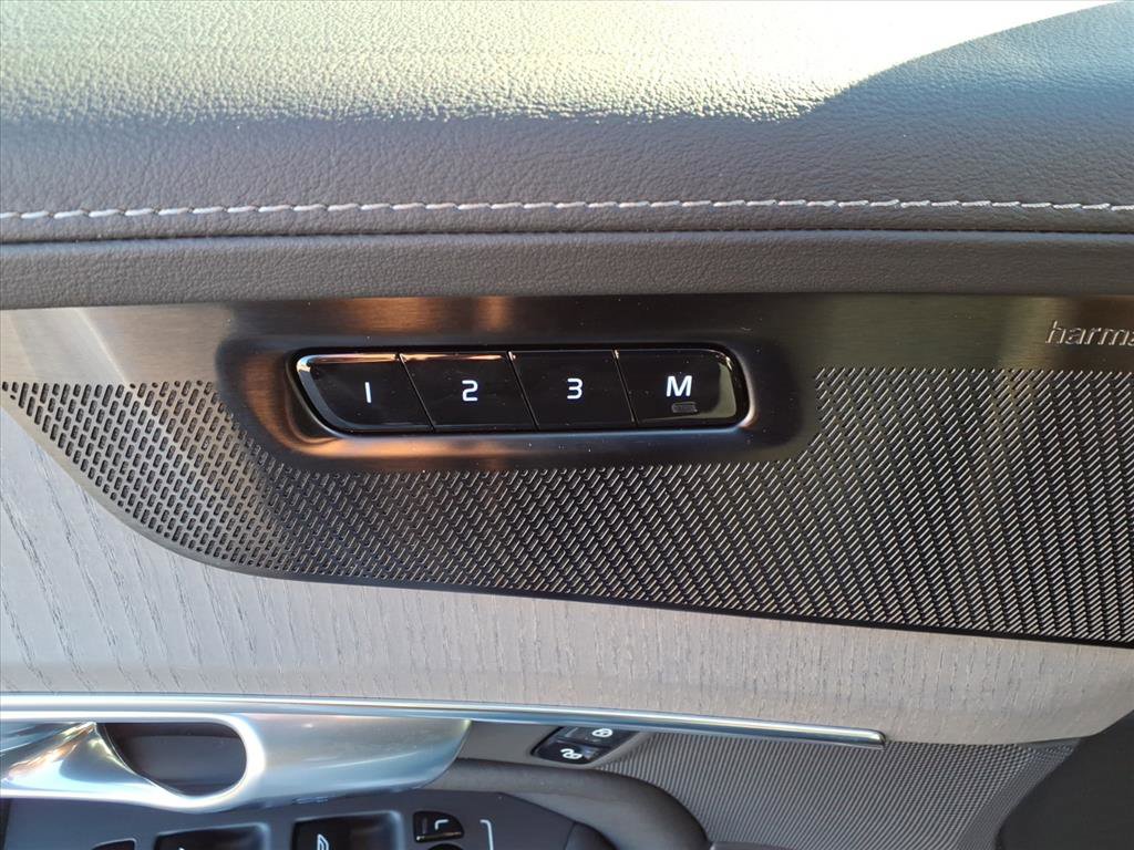 New 2026 Volvo XC90 T8 Ultra w/ Lounge Package image 12