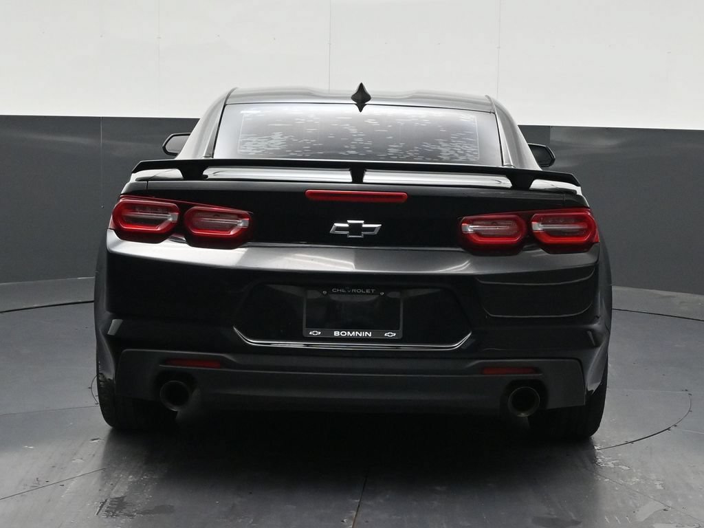 Used 2020 Chevrolet Camaro LT RWD image 4