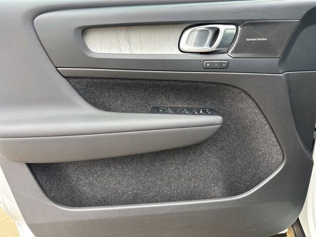 Certified 2024 Volvo XC40 B5 Plus w/ Protection Package Premier image 16