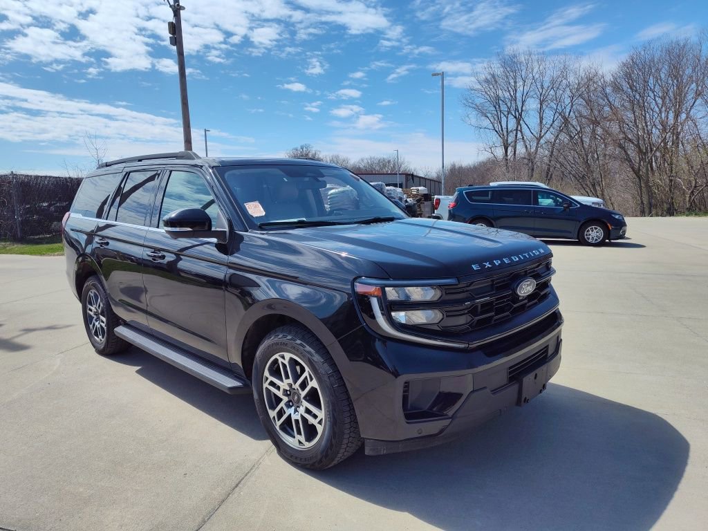 Used 2025 Ford Expedition Active image 5