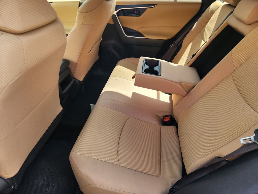 Used 2019 Toyota RAV4 LE image 11