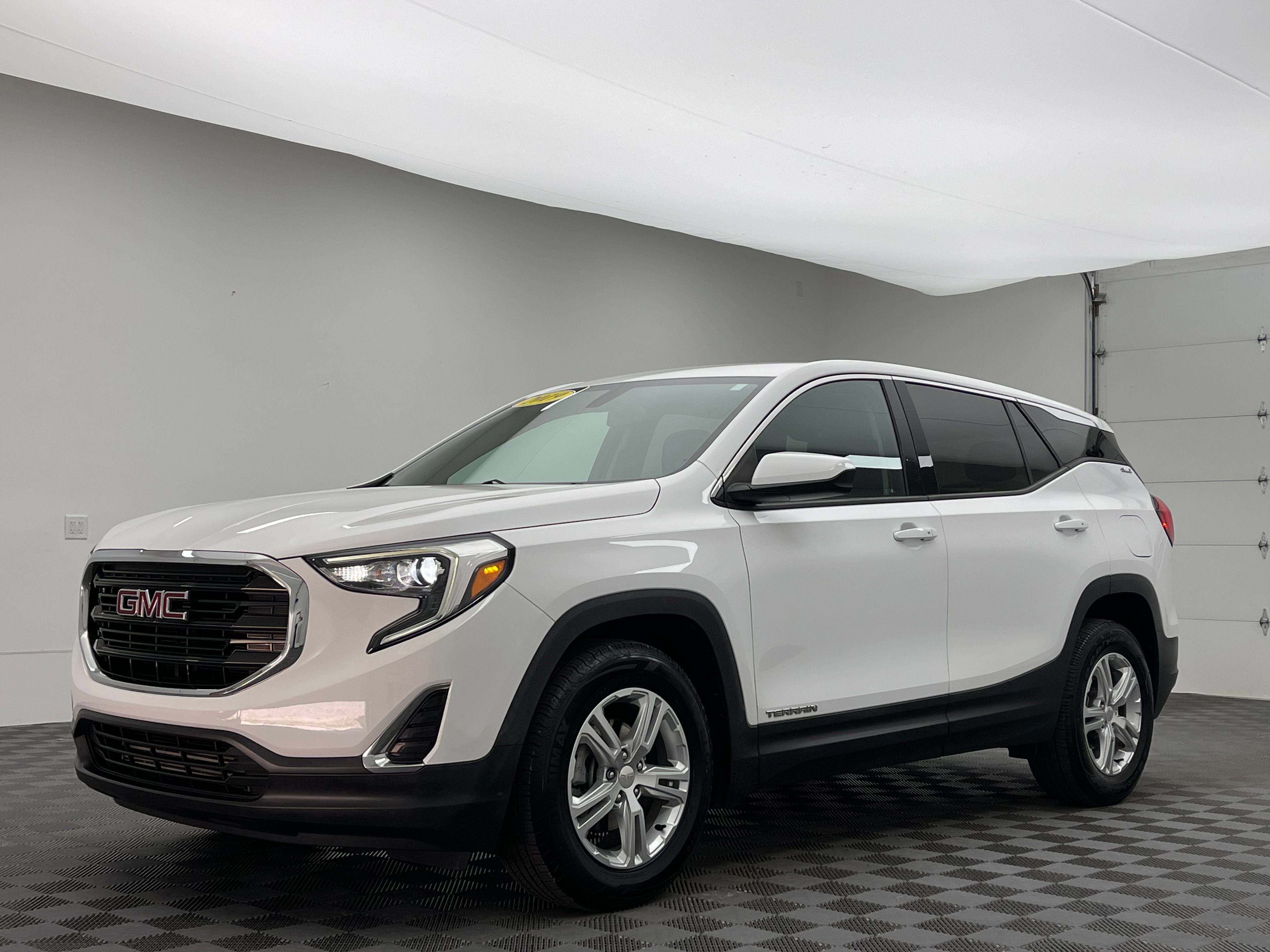 Used 2019 GMC Terrain SLE FWD image 2