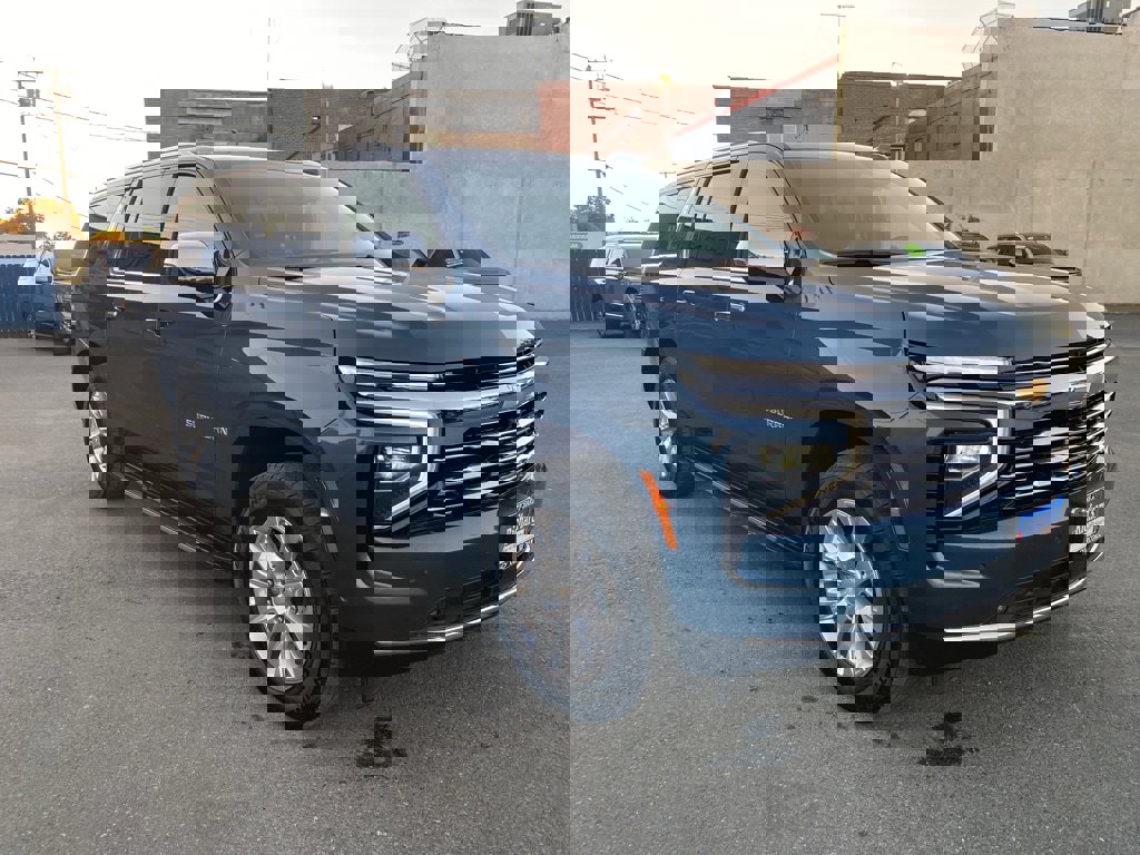 Used 2025 Chevrolet Suburban Premier image 10