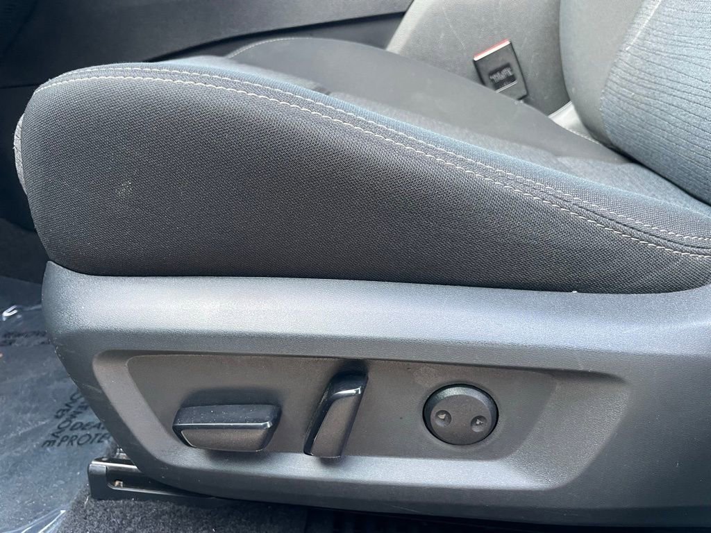 Used 2023 Nissan Rogue SV image 11