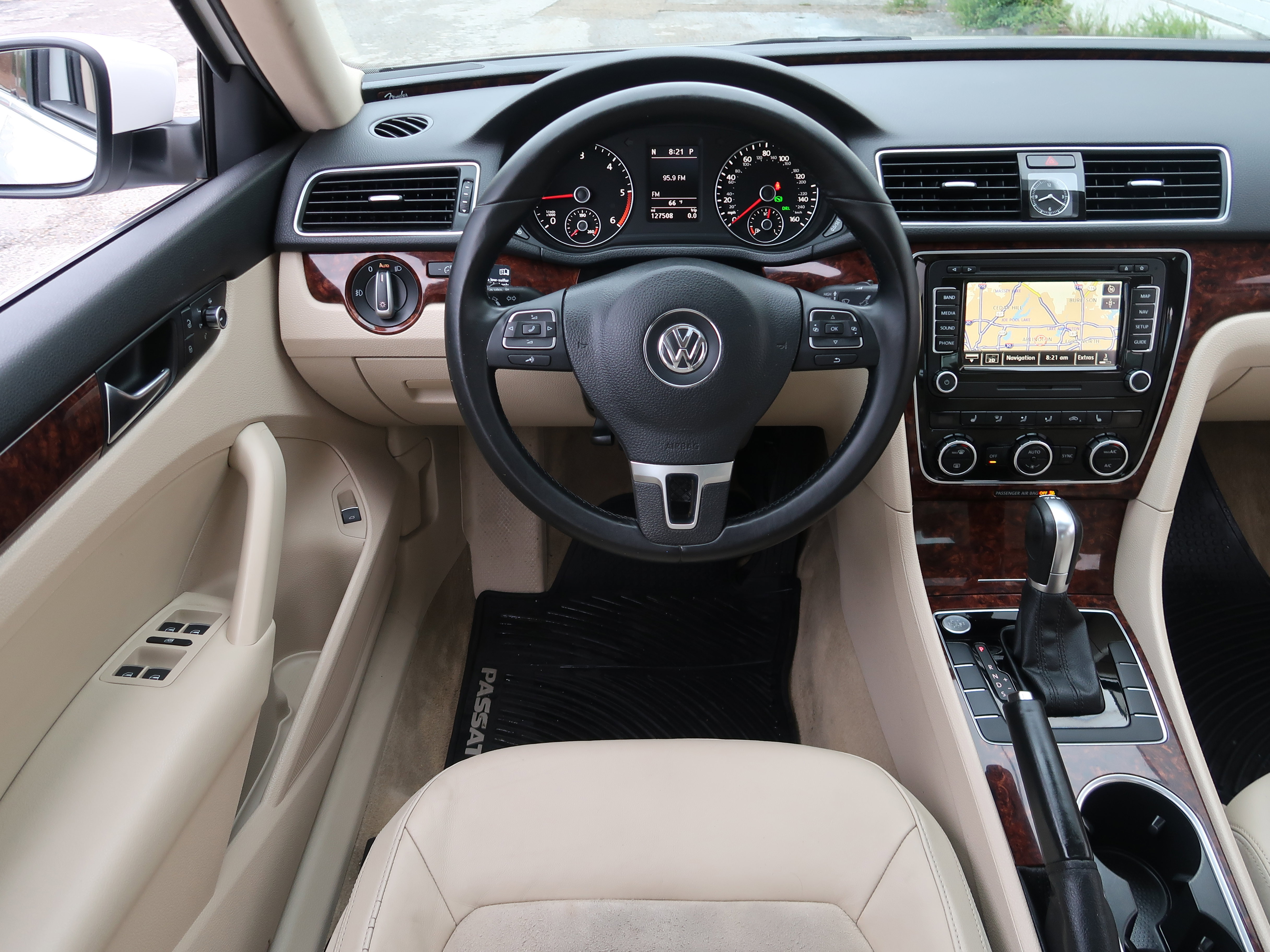 Used 2013 Volkswagen Passat TDI SEL Premium image 14