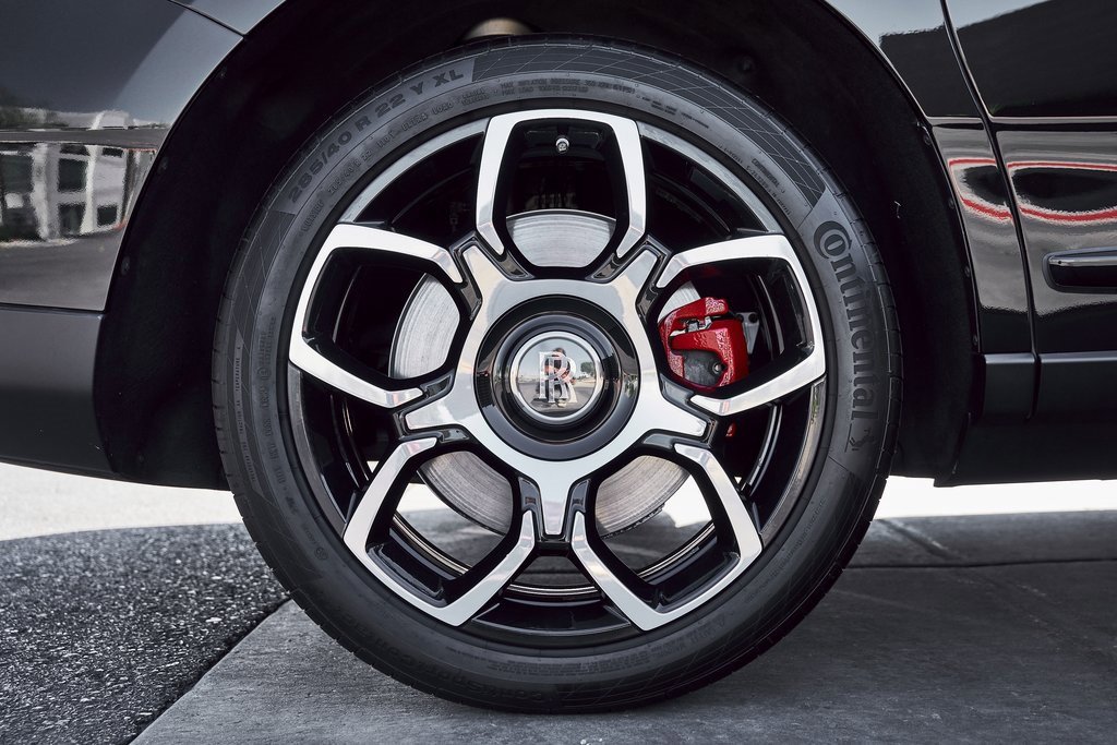 Used 2022 Rolls-Royce Cullinan Black Badge w/ Dark Exterior Package image 20