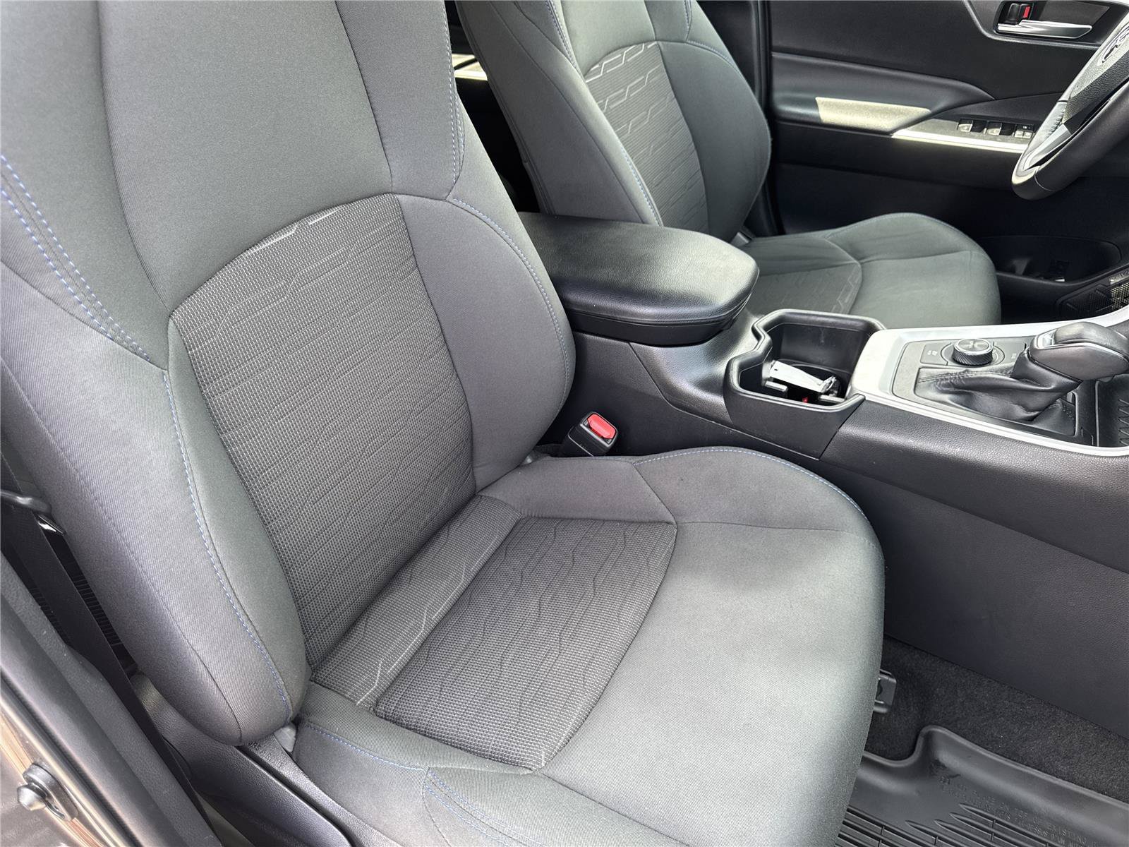Used 2022 Toyota RAV4 SE w/ Convenience Package AWD/4WD image 37