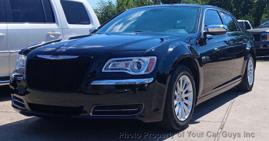Used 2013 Chrysler 300 image 2
