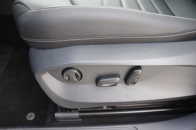 Used 2024 Volkswagen Taos SEL image 14