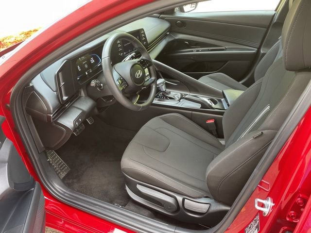Used 2025 Hyundai Elantra Sport image 12