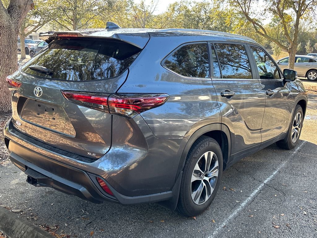 Used 2024 Toyota Highlander XLE image 6
