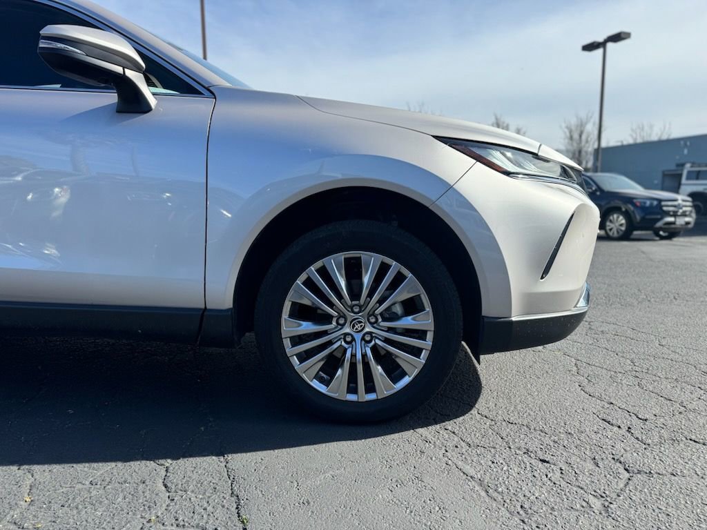 Used 2024 Toyota Venza XLE image 5