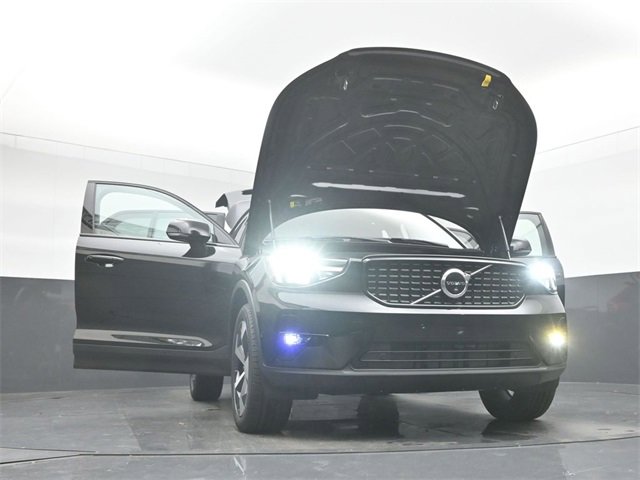 New 2026 Volvo XC40 B4 Plus w/ Protection Package Premier image 54