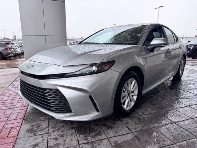 New 2026 Toyota Camry Hybrid FWD image 2