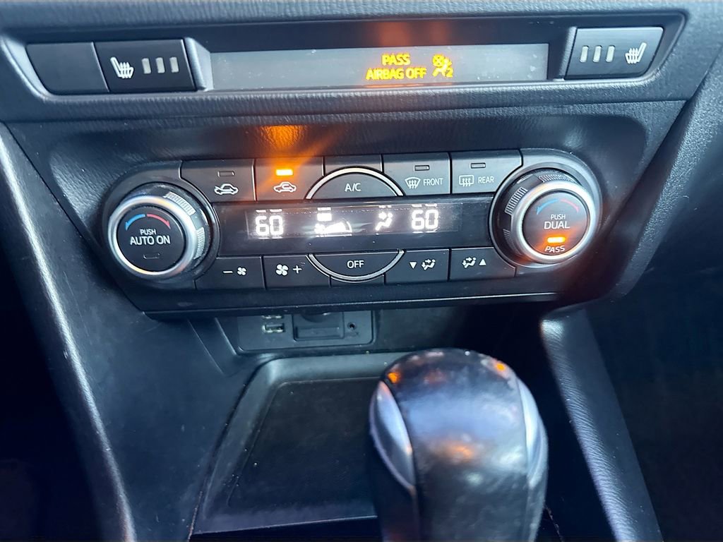 Used 2018 MAZDA MAZDA3 Touring FWD image 16