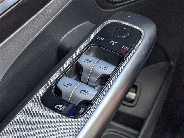 Used 2025 Mercedes-Benz GLC 300 image 25