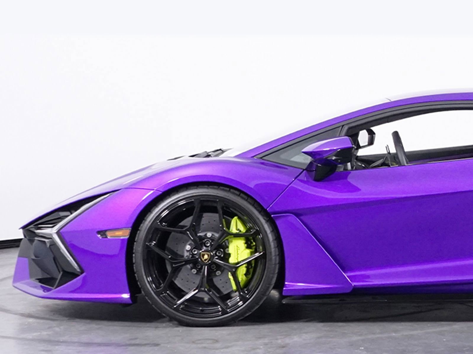 Used 2024 Lamborghini Revuelto image 13