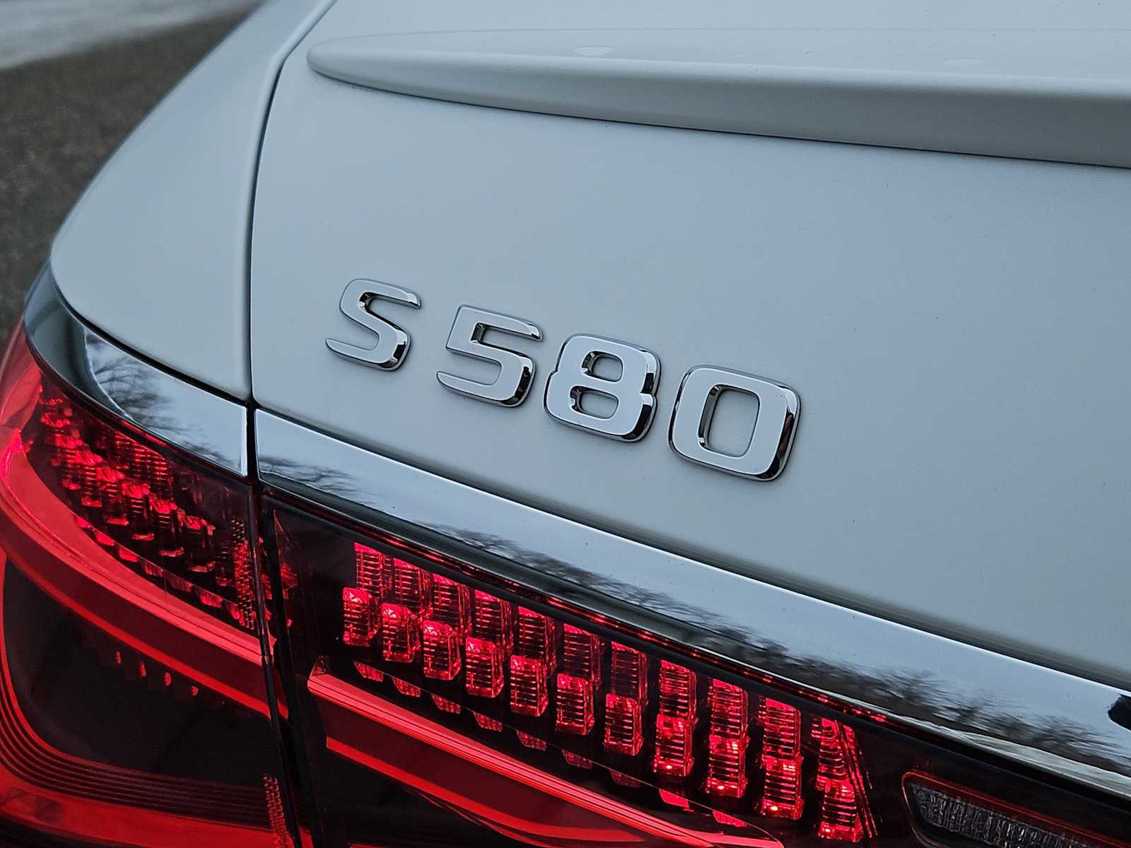 Used 2024 Mercedes-Benz S 580 4MATIC Sedan image 6