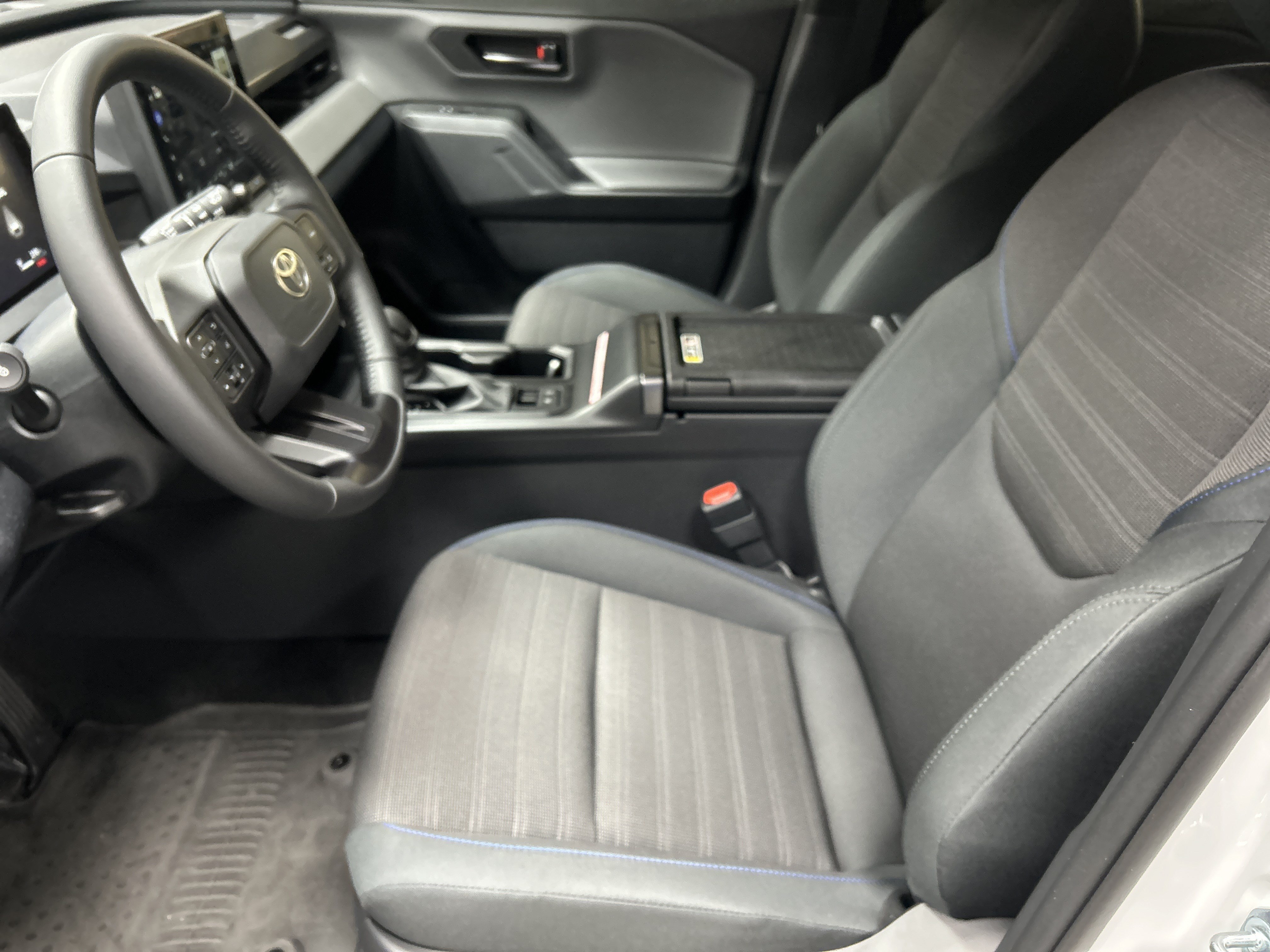 Used 2026 Toyota RAV4 SE AWD/4WD image 16