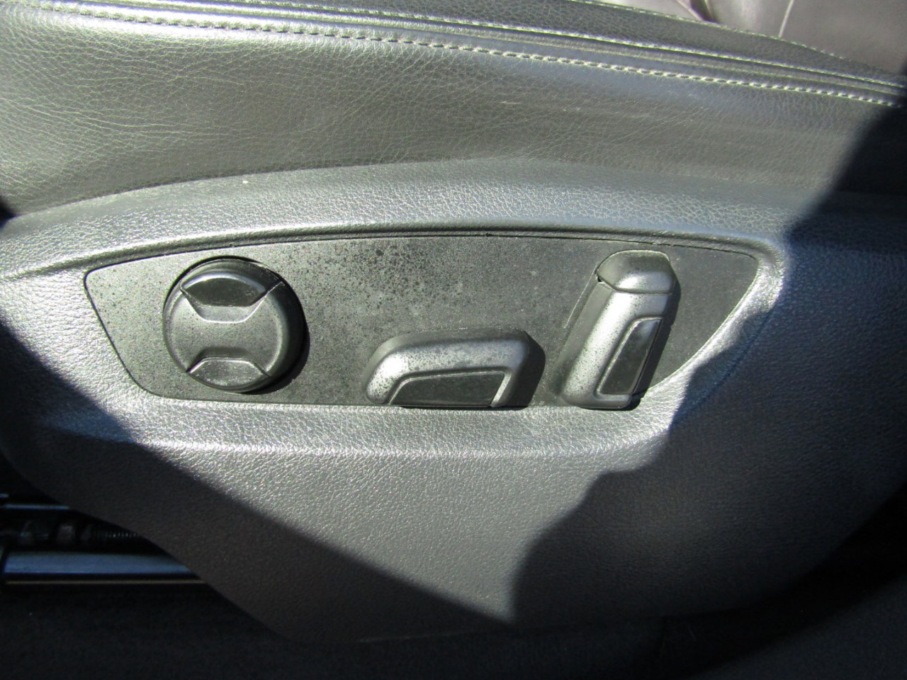 Used 2014 Volkswagen Touareg VR6 image 10