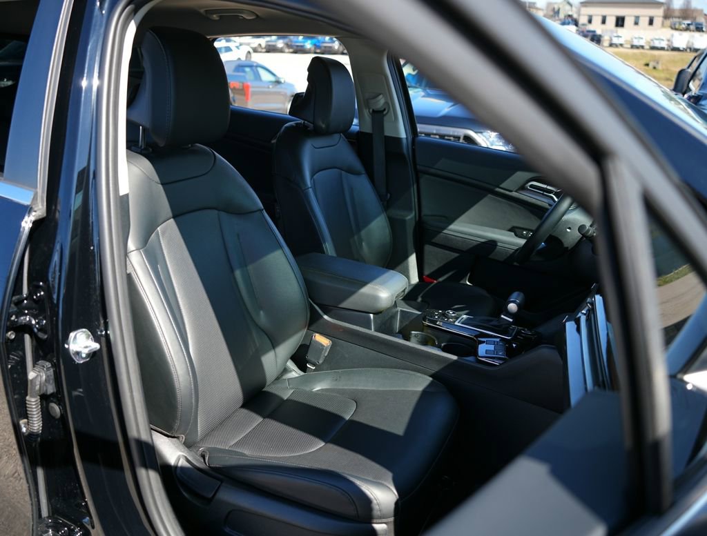 Used 2025 Kia Sportage EX image 20