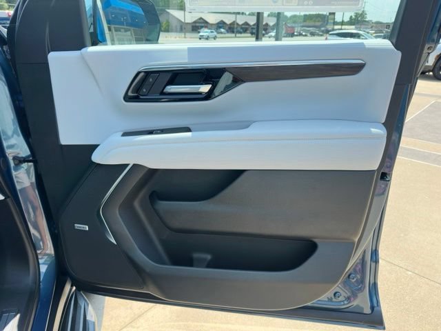 New 2026 Chevrolet Suburban Premier w/ Sun And Tow Package AWD/4WD image 11