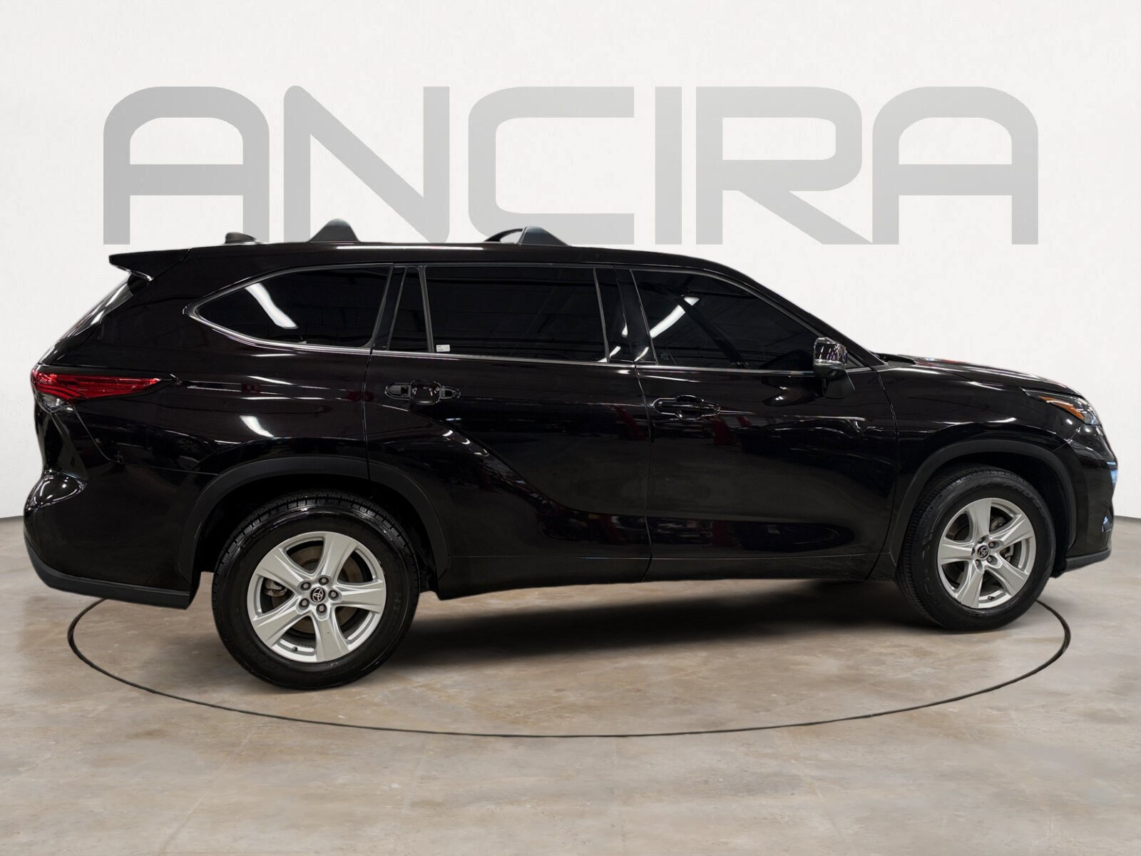 Used 2022 Toyota Highlander LE FWD image 12