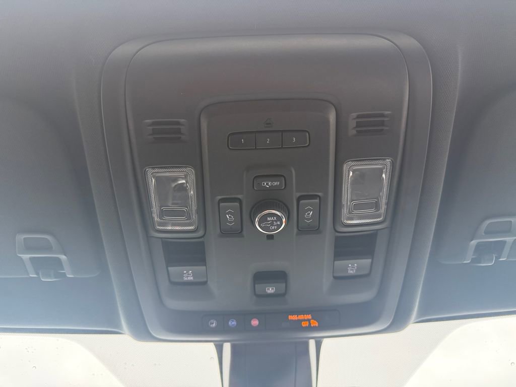 Used 2021 Chevrolet Suburban RST w/ Luxury Package image 23