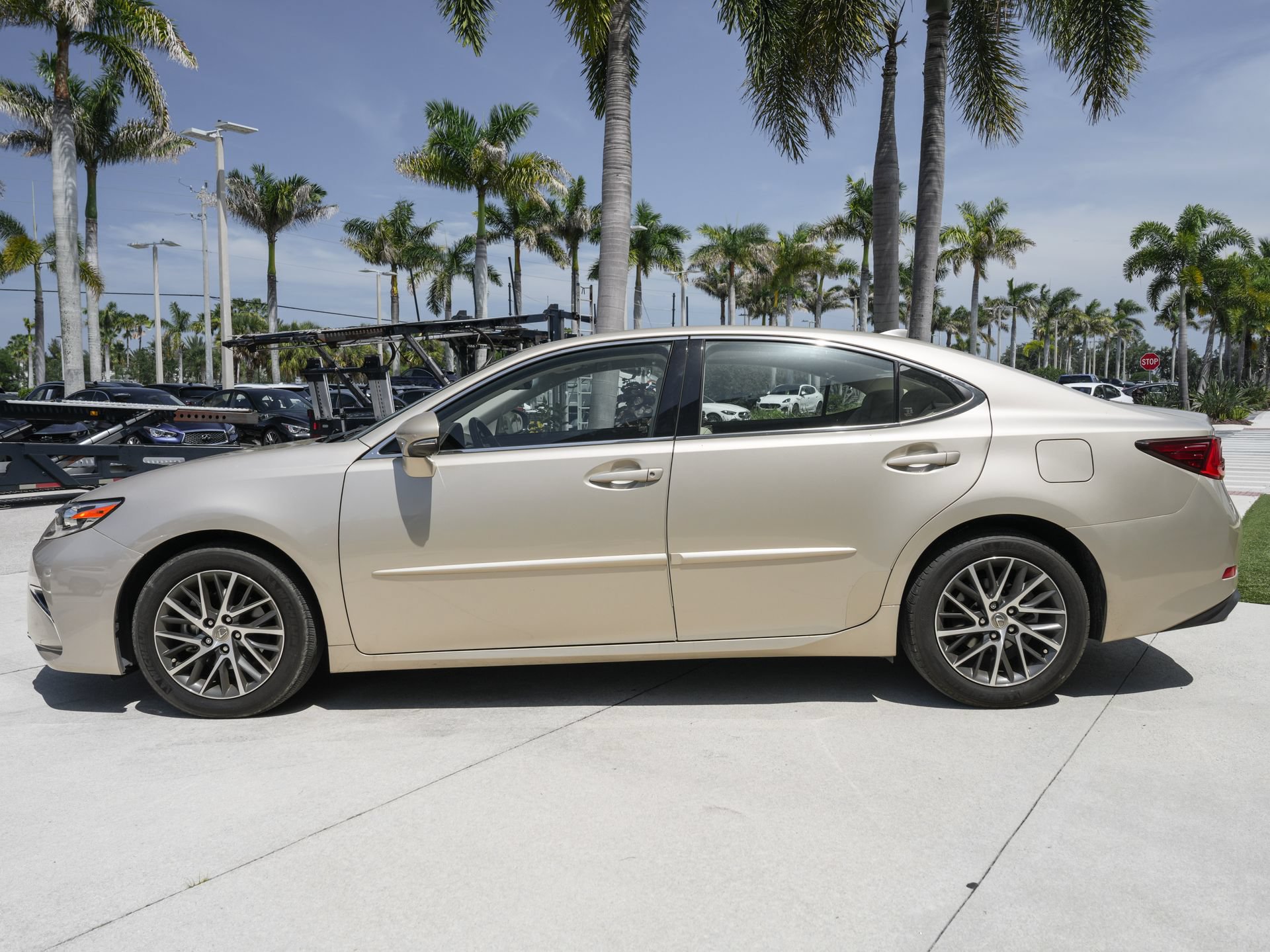 Used 2018 Lexus ES 350 w/ Luxury Package w/Wood Trim FWD image 7