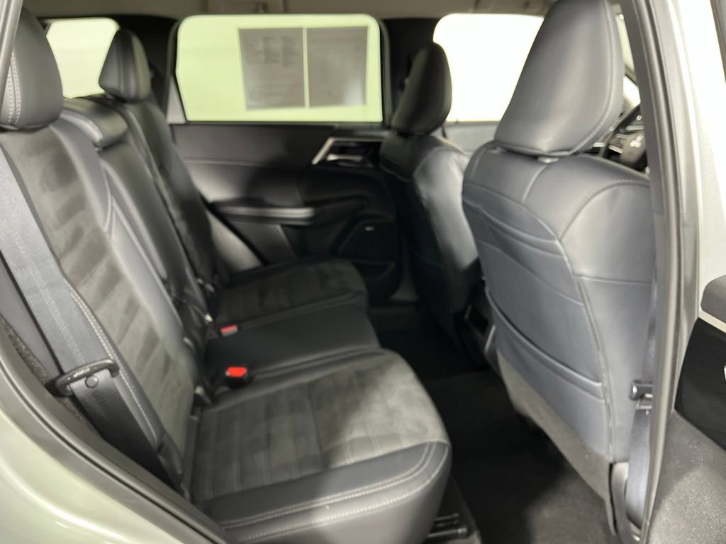 Used 2025 Mitsubishi Outlander SE AWD/4WD image 10