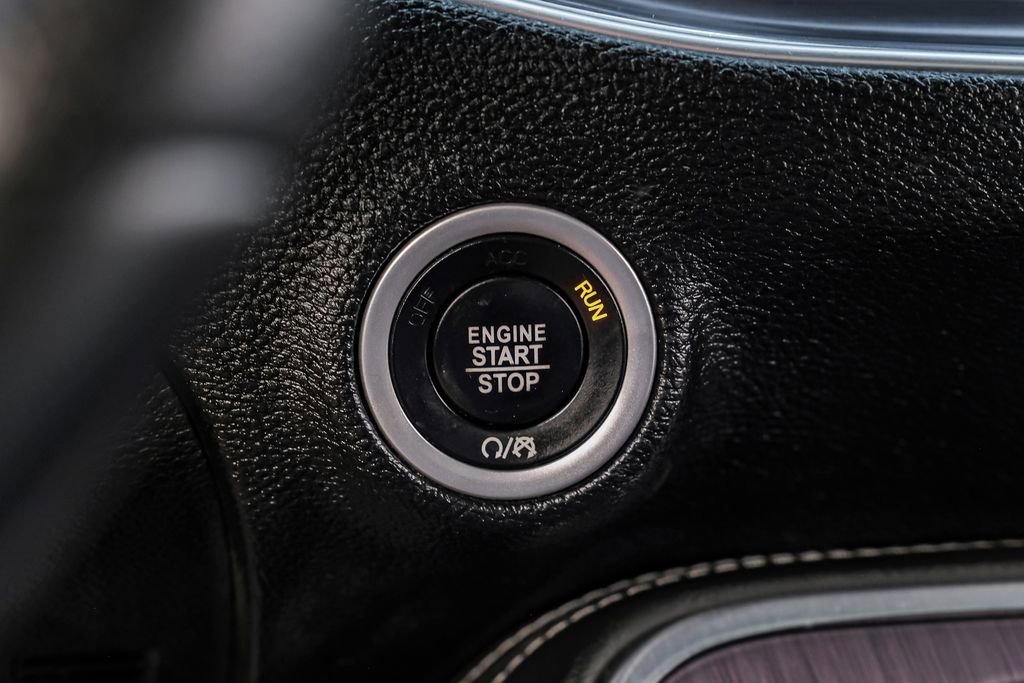 Used 2018 Dodge Challenger R/T image 18