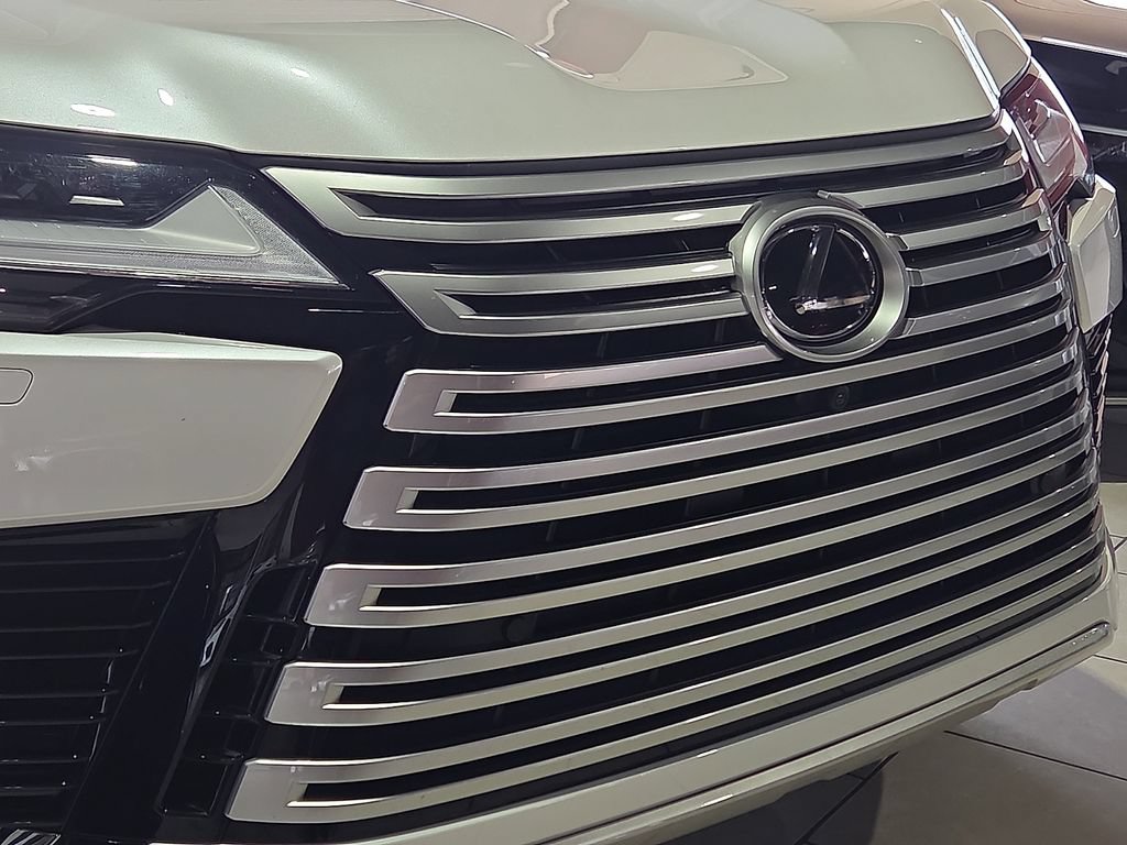 Used 2023 Lexus LX 600 4WD w/ Accessory Package (Z1) image 6