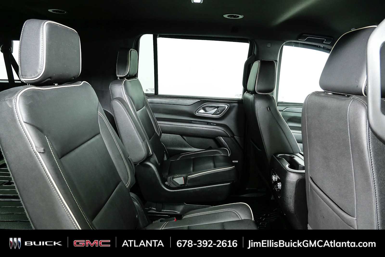 Used 2023 GMC Yukon XL SLT AWD/4WD image 44