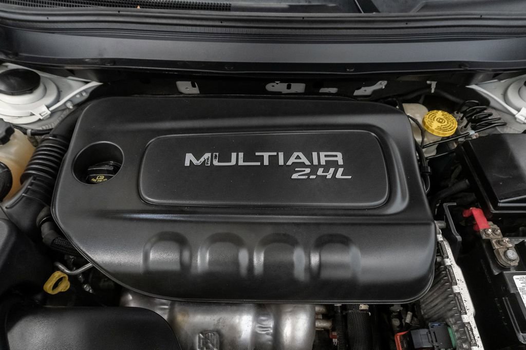 Used 2015 Jeep Cherokee Latitude w/ Comfort/Convenience Group FWD image 4