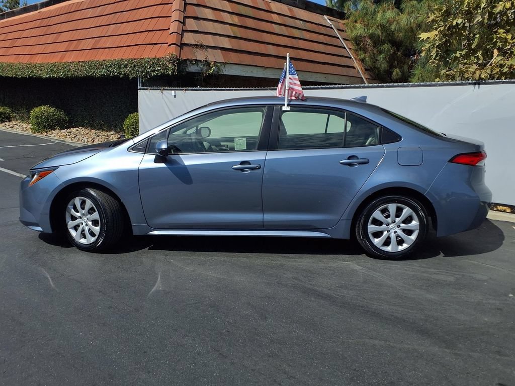 Used 2023 Toyota Corolla LE w/ Carpet Mat Package (TMS) FWD image 4