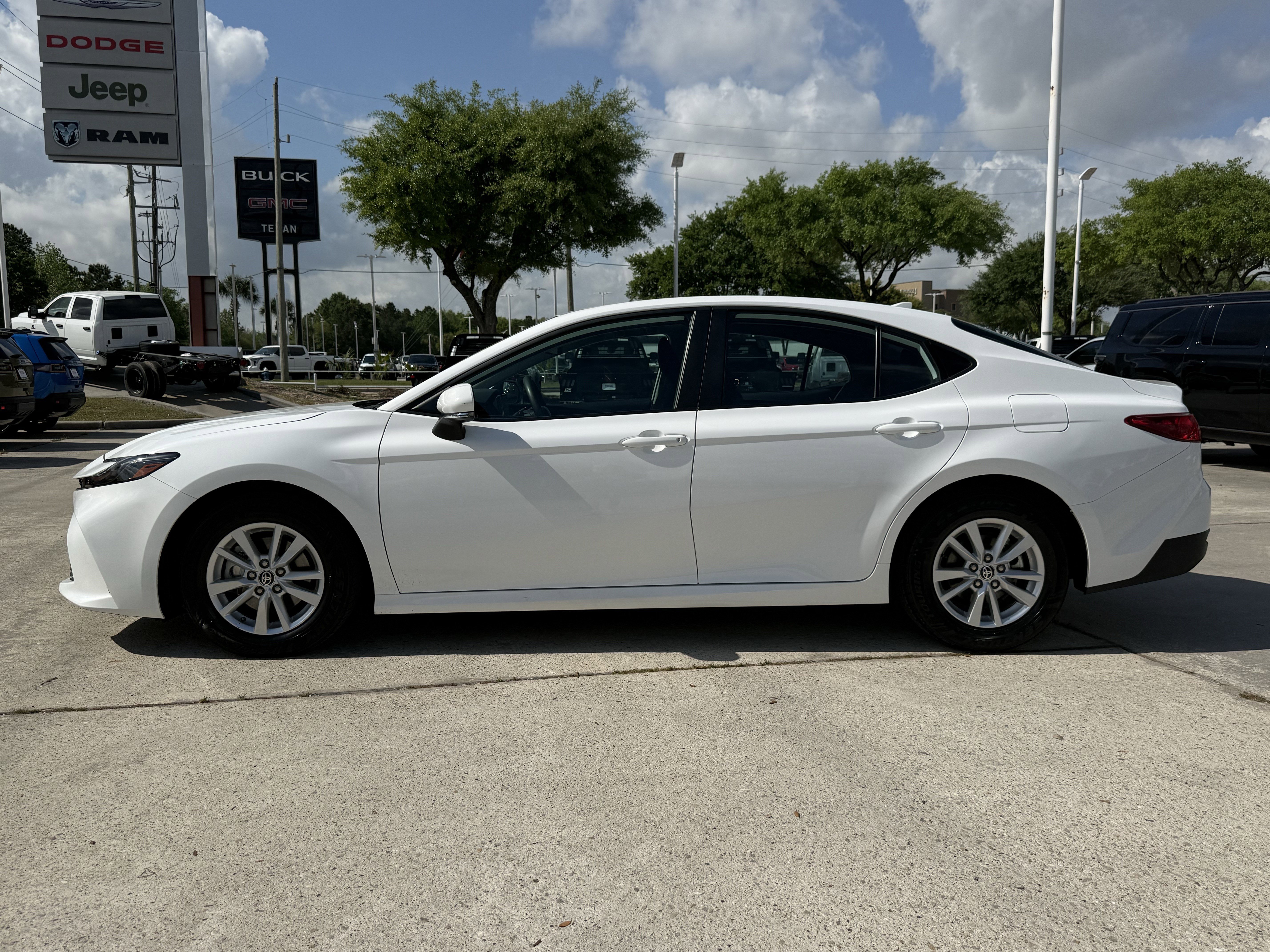 Used 2025 Toyota Camry LE FWD image 9