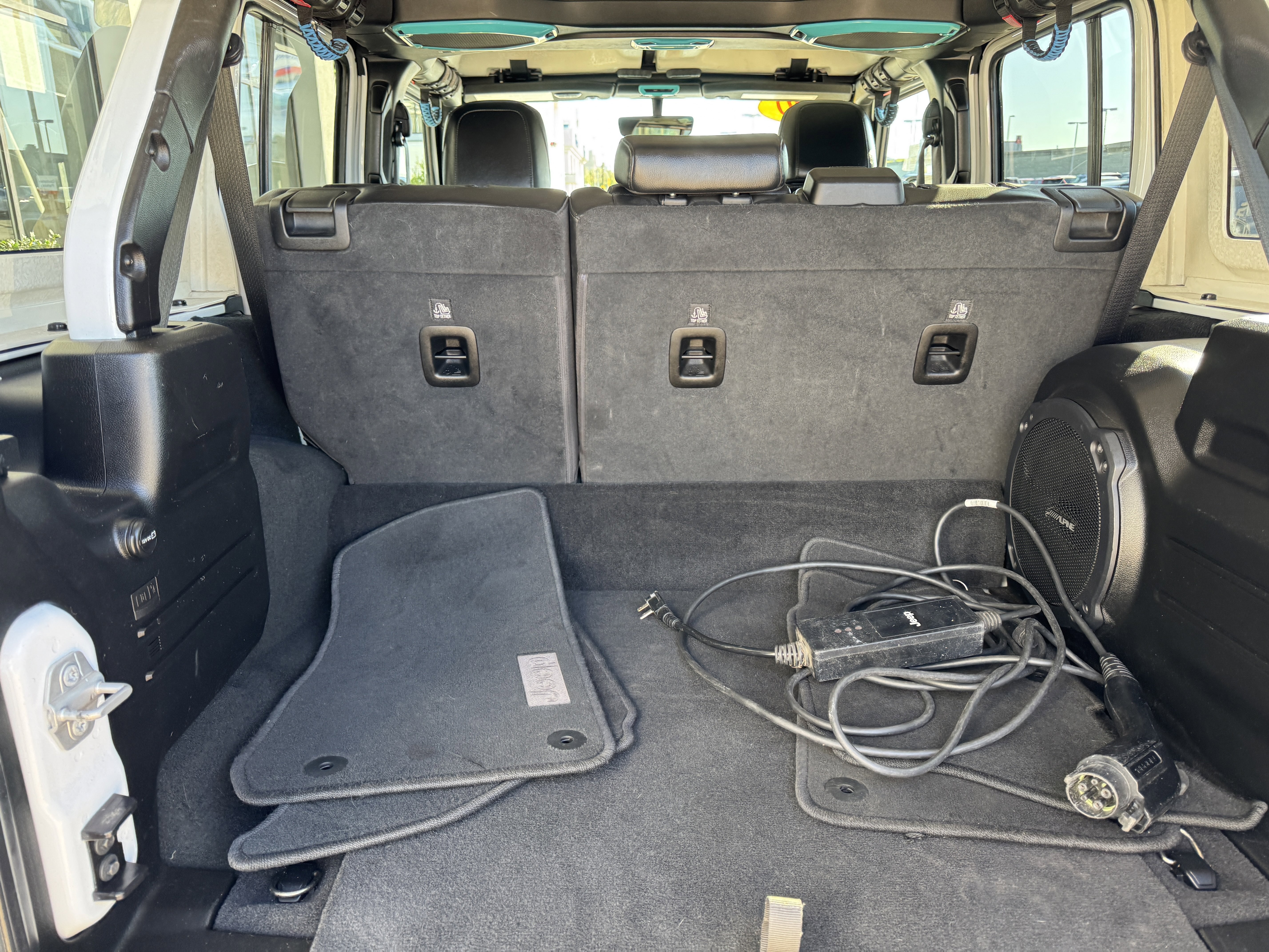 Used 2022 Jeep Wrangler Unlimited Sahara w/ Cold Weather Group image 11