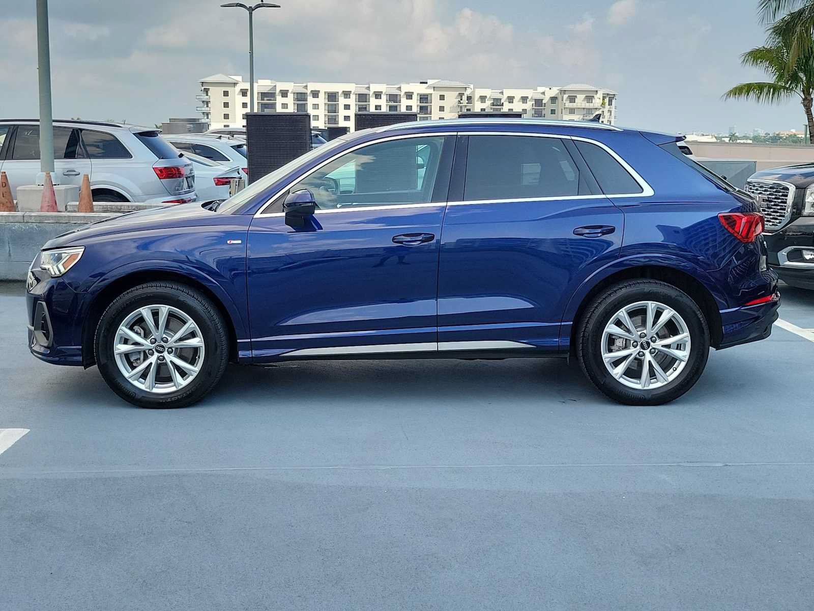 Certified 2025 Audi Q3 2.0T Premium AWD/4WD image 3