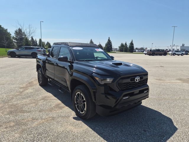 Used 2024 Toyota Tacoma TRD Sport AWD/4WD image 3