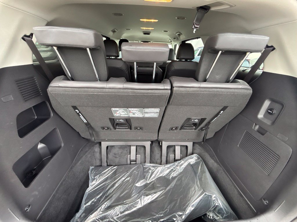 Certified 2026 Kia Carnival EX FWD image 20