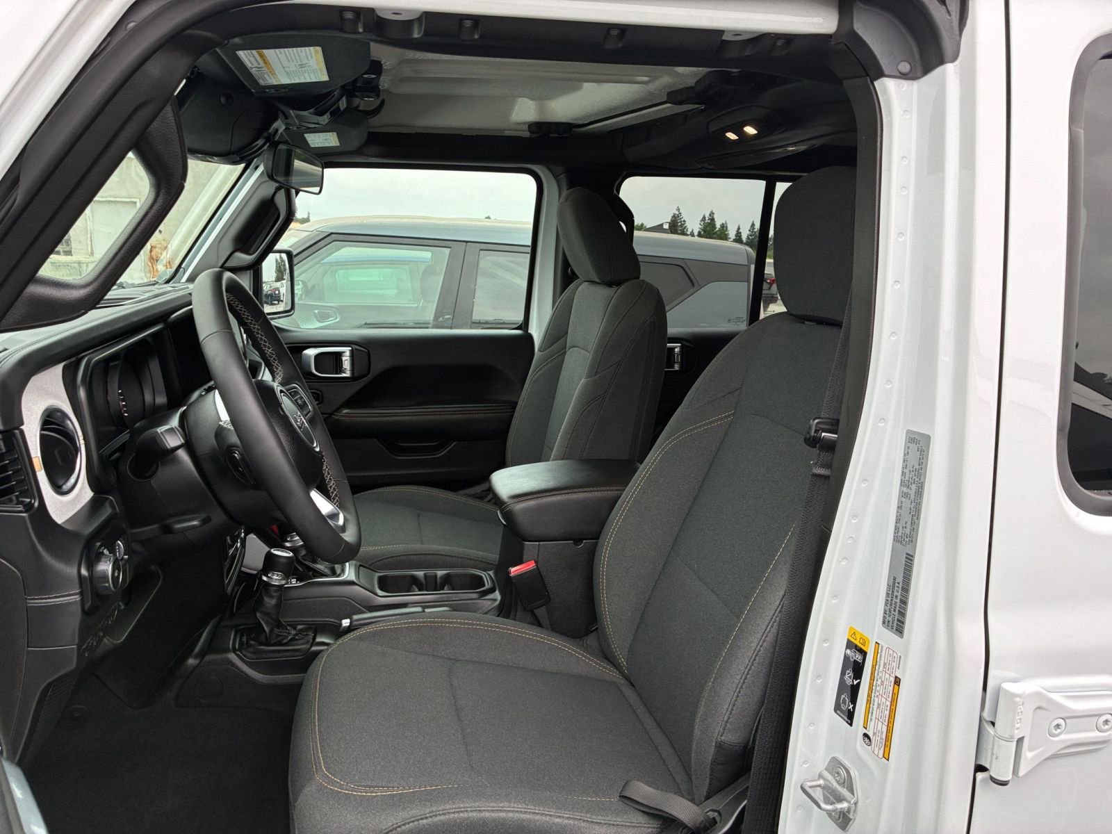 Used 2025 Jeep Wrangler Sahara image 25