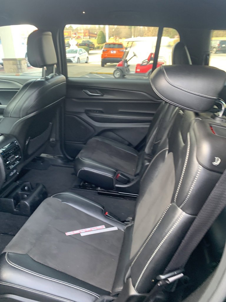 Used 2023 Jeep Grand Cherokee L Laredo image 36