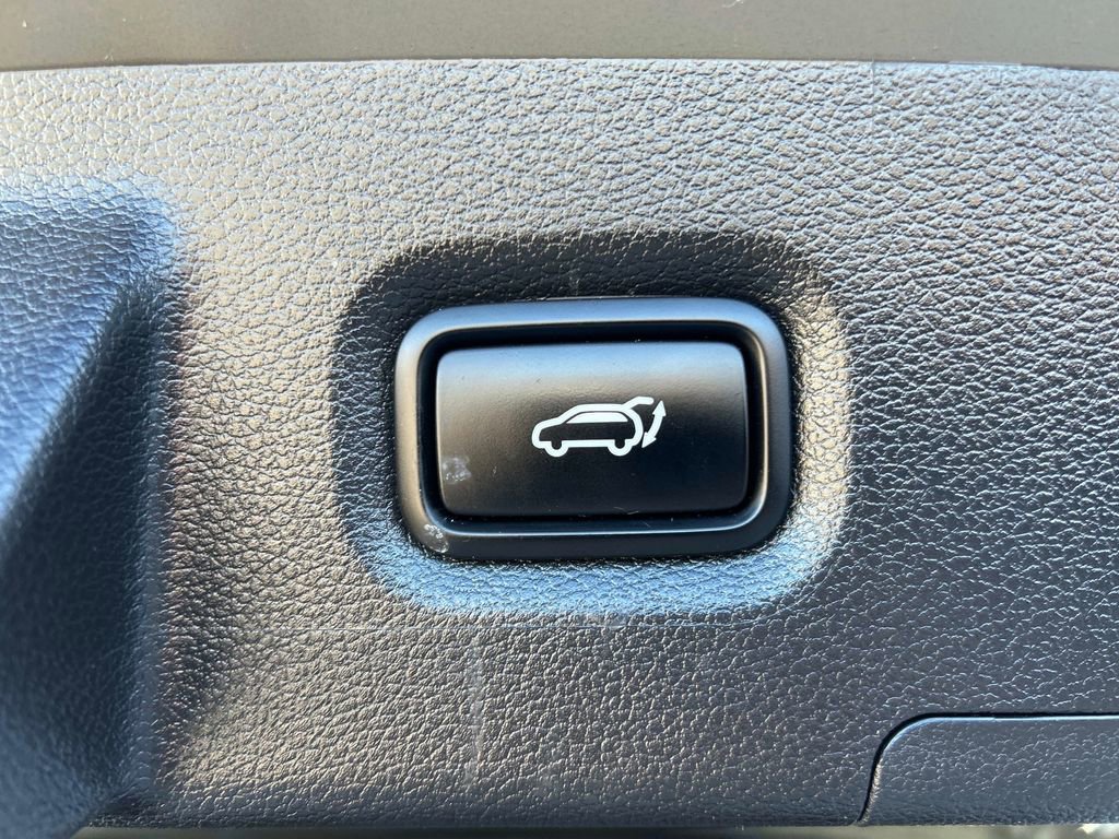 Used 2022 Hyundai Santa Fe Limited image 14
