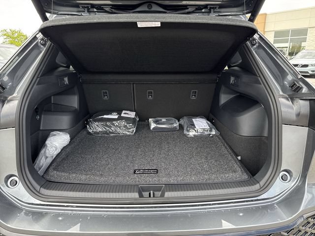 New 2026 Volkswagen Tiguan SE R-Line FWD image 26