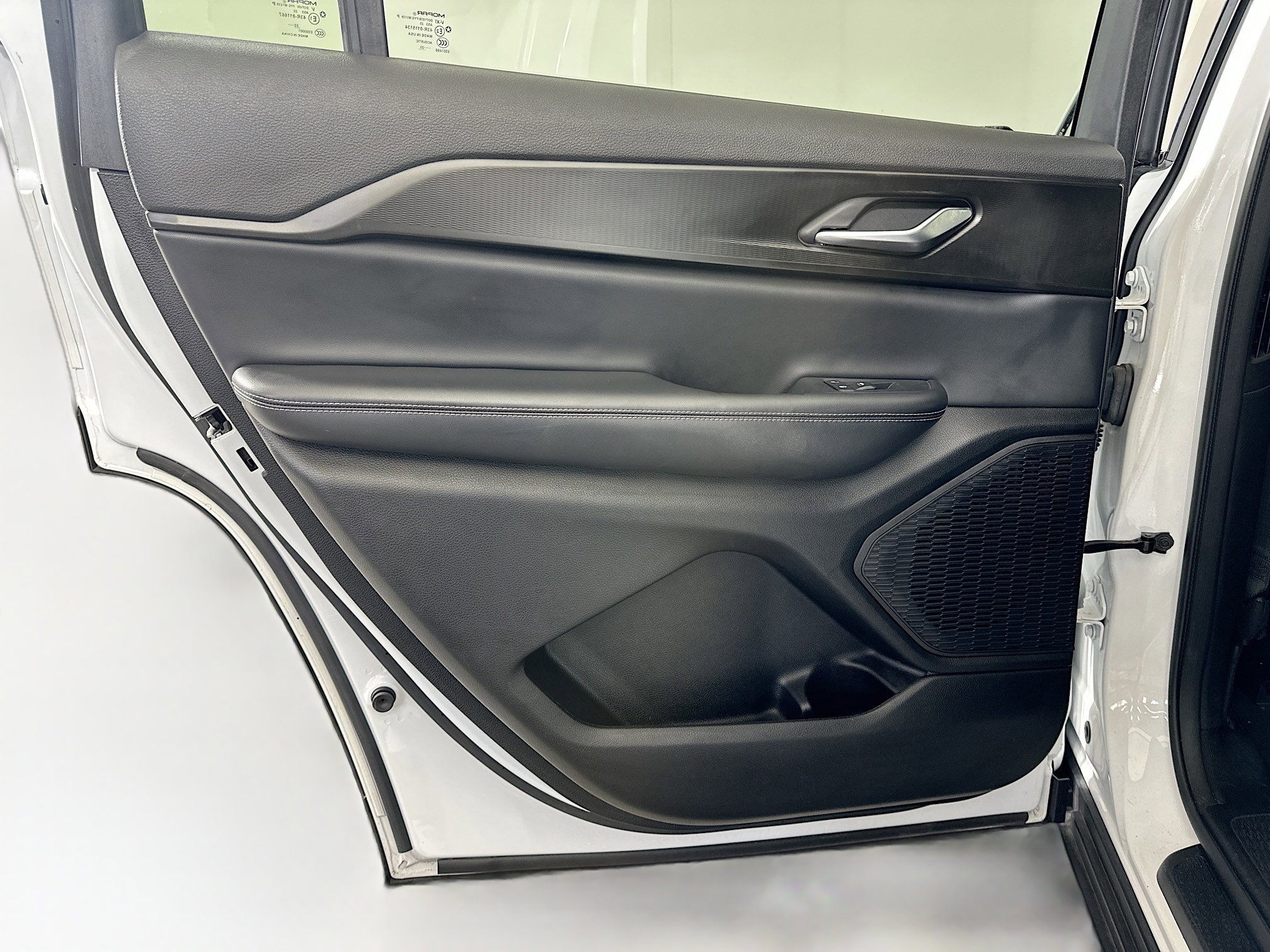 Used 2023 Jeep Grand Cherokee L Laredo image 27