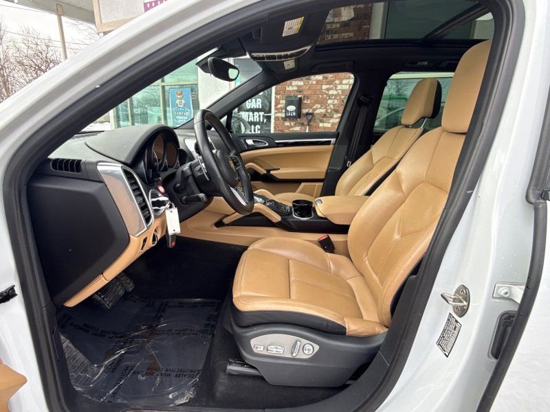 Used 2016 Porsche Cayenne image 11