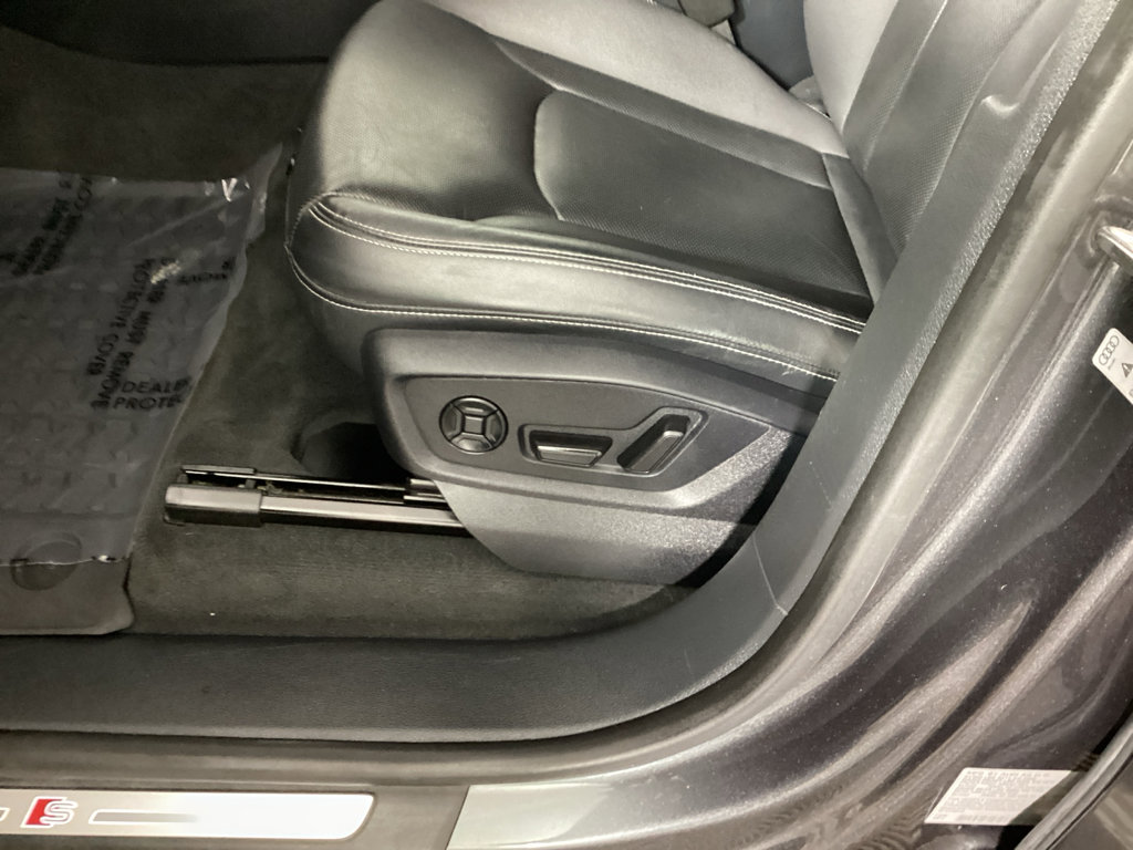 Used 2019 Audi Q8 Prestige w/ Year 1 Package image 16