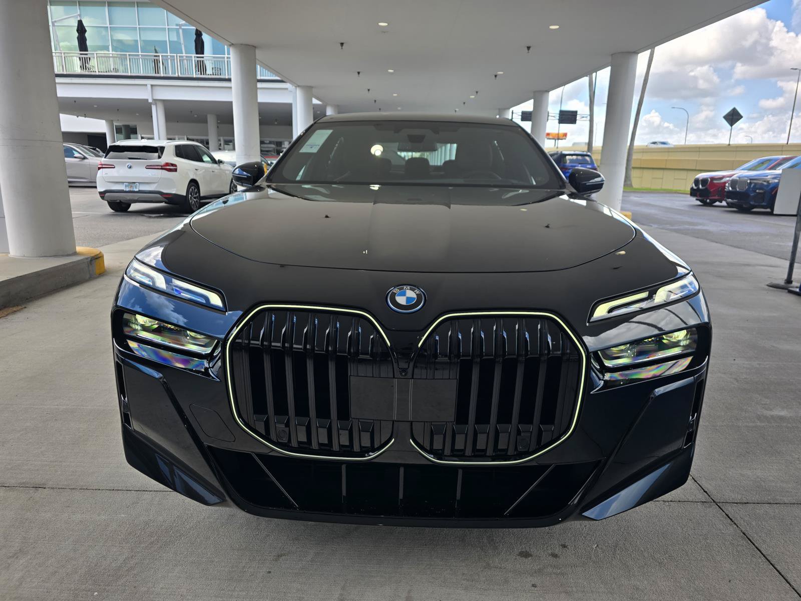 New 2026 BMW 750e xDrive AWD/4WD image 2