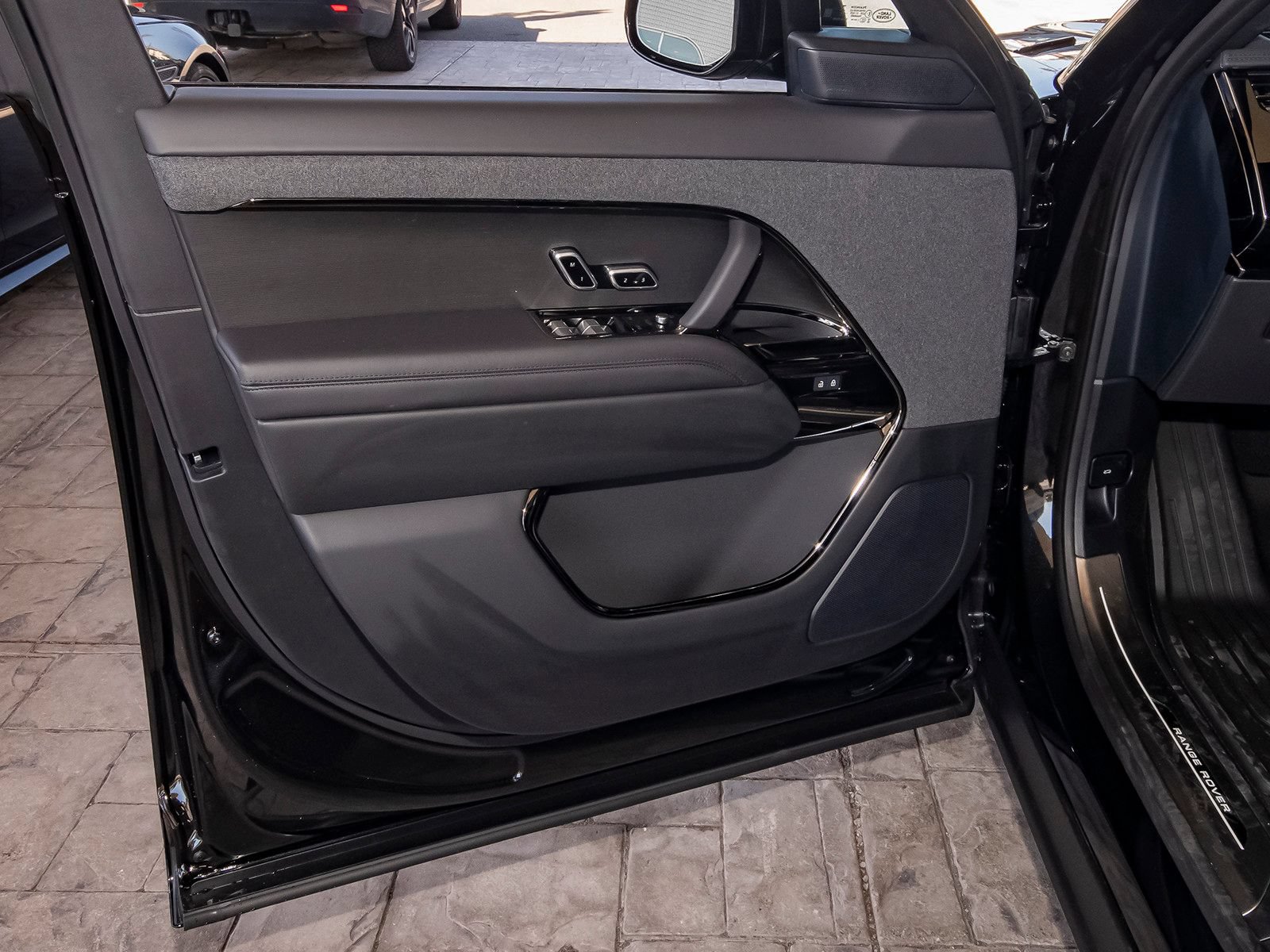 New 2026 Land Rover Range Rover Sport Dynamic SE AWD/4WD image 32