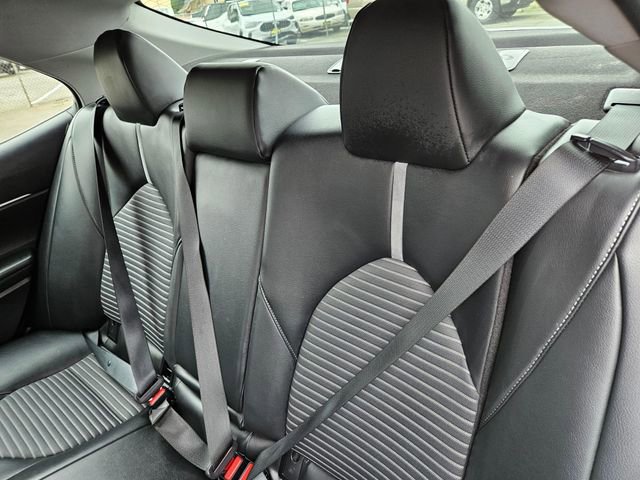 Used 2022 Toyota Camry SE FWD image 16